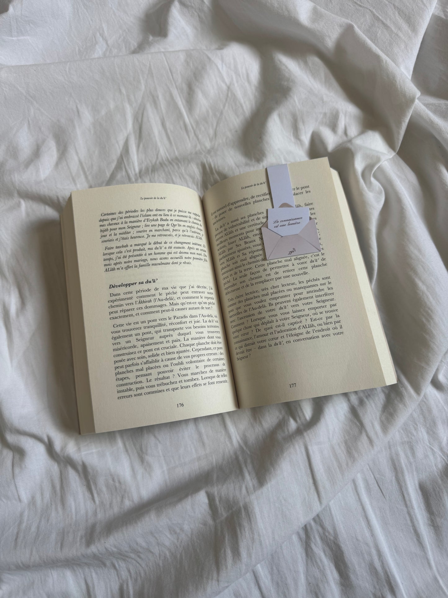 Marque-page magnetique "La connaissance est une lumiere"